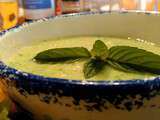 Soupe froide de courgette crue et menthe forte