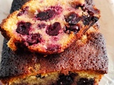 Cake de polenta au citron et cerises noires