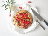 Tarte rhubarbe et fraises – facile et fruitée