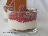 Trifle aux petits suisses et aux éclats de framboises