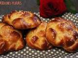 Brioche moelleuse en forme de fleurs  (photo du façonnage)