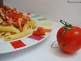 Poêlée de penne à la tomate, olive et lardons