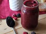 Smoothie aux fruits rouges et aux baies d'açaï