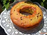 Gâteau au yaourt grec aux pêches , pépites de chocolat et à huile d'olive