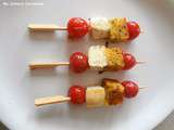 Brochettes apéritives avec des restes de cake salé, tomates cerises et fêta (Appetizing skewers with leftover salty cake, cherry tomatoes and feta)