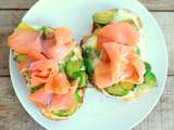 Bruschetta avocats, mozzarella, saumon fumé (Avocado, mozzarella, smocked salmon bruschetta)