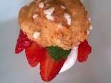 Choux à la crème chantilly et fraises en 2 versions (Puffs whipped cream and strawberries in 2 versions)