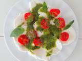 Mozzarella et tomates au pesto (Mozzarella and tomatoes with pesto)