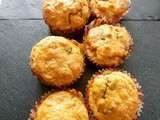 Petits cakes à la courgette, fanes de carottes, emmental et carottes (Small cakes with zucchini, carrot tops, carrots and emmental)