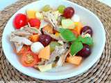 Salade de poulet rôti au raisin, melon, mangue, tomates cerises.... et mozzarella (Roast chicken salad with grapes, melon, mango, cherry tomatoes and mozzarella ...)