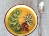 Smoothie bowl ananas - pêches (Peaches and pineapple smoothie bowl)