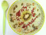 Smoothie bowl kiwis, bananes et thé matcha (Smoothie Bowl kiwis, bananas and matcha tea)