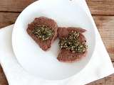 Tournedos de rumsteck au pesto de grenade, persil et noisettes (Rump steak tournedos with pomegranate, parsley and hazelnuts pesto)