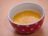 Soupe citrouille orange avec plein de bonnes choses dedans