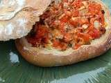 Fougasse garnie au chèvre et à la tomate