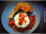 Cuisse de poulet avec son accompagnement riz et sauce tomate poivron