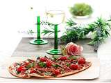 Tarte flambée pois gourmands, tomates cerise, lardons, pignons de pin, basilic