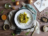 Chou, pois chiches et roquette à la noix de coco