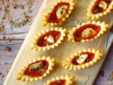 Mini pizzas tomates/chèvre/feta et miel