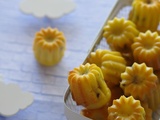 Minis cannelés au Bresse Bleu et nectarines