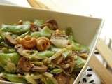 Wok d'haricots plats, champignons aux noix de cajou