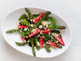 Salade d’asperges, fraises, pousses