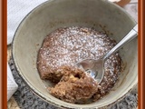 Mug cake au beurre de cacahuètes et chocolat