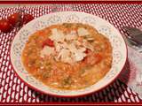 Risotto à la tomate, petits pois et pancetta