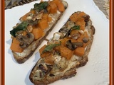 Tartines à la patate douce, champignons et Bresse Bleu