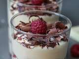 Mousse petit suisse , chocolat blanc et framboises , un dessert facile et rapide