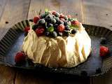 Pavlova au lemon curd et aux fruits rouges