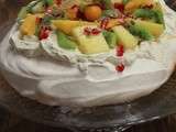 Pavlova aux fruits exotiques (essai avec de la meringue suisse )