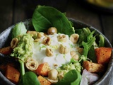 Salade de patates douces, stracciatella et avocat