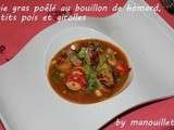 Foie gras poêlé au bouillon de homard, petits pois et girolles