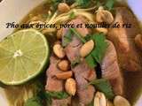 Pho aux épices, porc et nouilles de riz