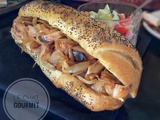 Sandwich au poulet et oignons caramélisés à l’asiatique