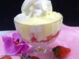 Coupe de fraises et crème anglaise