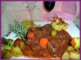 Joue de boeuf et paleron en daube marinade, accompagnés de pommes de terre rissolées et torsadées