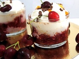 Mousse onctueuse sur un lit de cerises