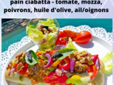 Pain ciabatta - tomates, poivrons, mozzarella, thon, oignons, ail noir et huile d'olive