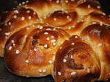 Brioche au chocolat blanc et au sucre perlé