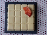 Fraisier en coque de chocolat blanc