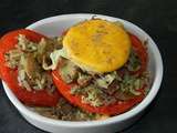 Tomate farcie au thon aux riz -champignons chapeauté d'un jaune d’œuf