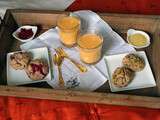 Scones aux groseilles et pistaches / Smoothie orange, carotte et lait d’amande