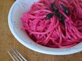 Spaghetti alla chitarra, Betterave, Chèvre et Sauge croustillante pour Octobre rose