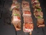 Brochette de boeuf et tranche de lard