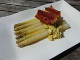 Asperges à la flamande, chips de jambon cru