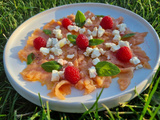 Carpaccio de saumon aux framboises et feta