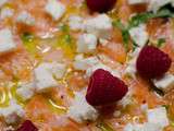 Carpaccio de saumon, à la feta, aux framboises et à la coriandre