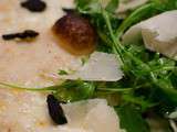 Pizza à la mozzarella, à la roquette et à la truffe